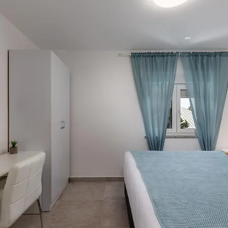 Gemuetliche In Mit Schoener Terrasse Apartman *