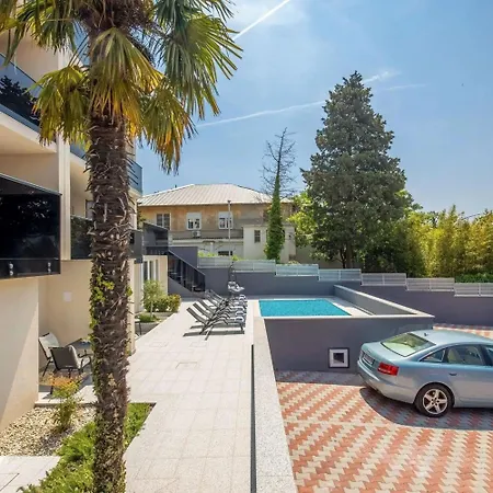 Gemuetliche In Mit Schoener Terrasse * Crikvenica