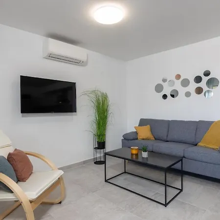 Apartman Gemuetliche In Mit Schoener Terrasse