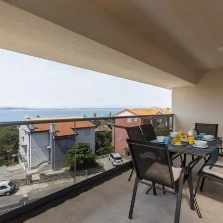 Gemuetliche In Mit Schoener Terrasse