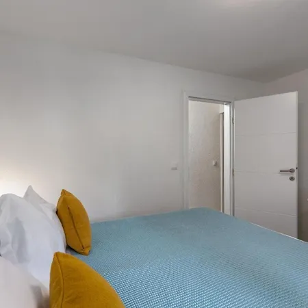 Gemuetliche In Mit Schoener Terrasse Apartman