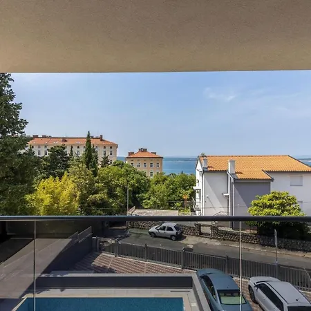 Gemuetliche In Mit Schoener Terrasse